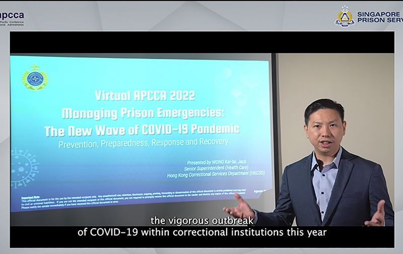 Senior Superintendent (Health Care) Mr Wong Kai-tai shares with participants the Department’s countermeasures against COVID-19.