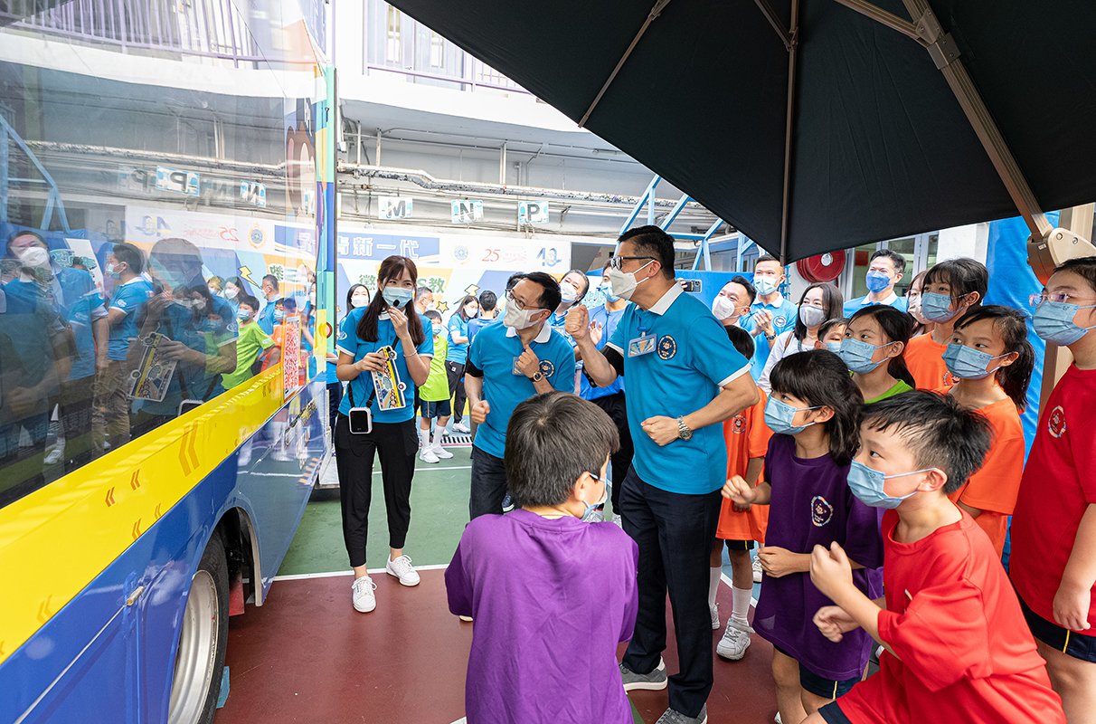 The Secretary for Security, Mr Tang Ping-keung, and the Commissioner of Correctional Services, Mr Wong Kwok-hing, participate in an interactive game with students.