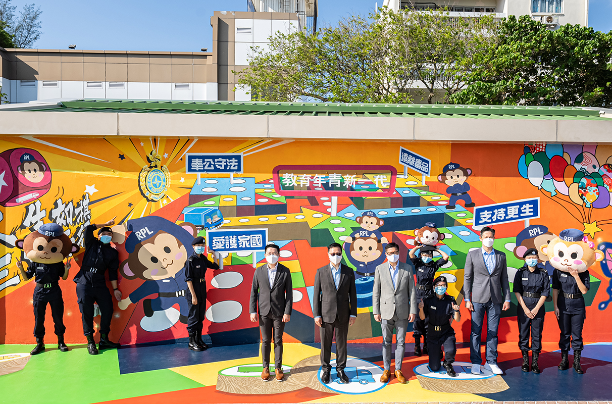 The Secretary for Security, Mr Tang Ping-keung (sixth right), and the Commissioner of Correctional Services, Mr Wong Kwok-hing (fifth left), officiate at the opening ceremony of the Community Education Experience Centre.