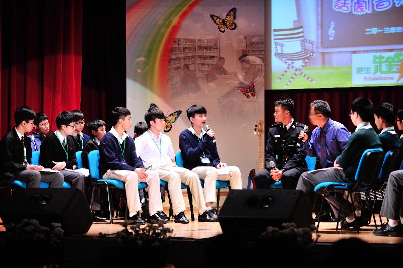 The students listen to sharing by rehabilitated offenders to enhance their belief in the rule of law, drug-free living and support for rehabilitation work for inmates.