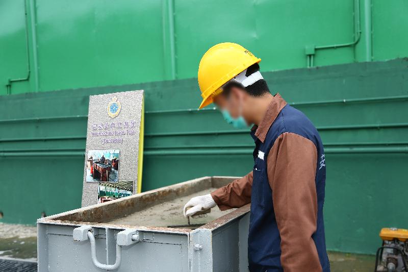 A person in custody demonstrates concretor skills.