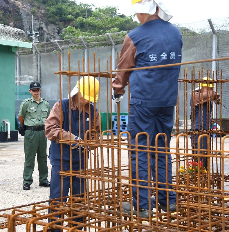 Persons in custody demonstrate bar-bending and fixing skills.