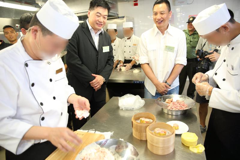 Persons in custody make dim sum while Mr Yu (second right) offers his advice. 