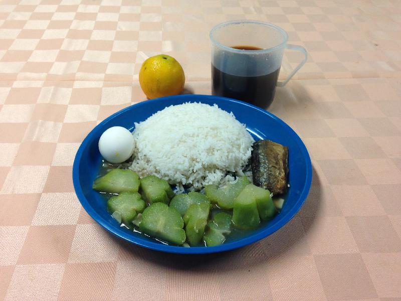 Photo shows the Dietary Scale 1 meal provided to persons in custody in Lai Chi Kok Reception Centre tonight (August 18). 