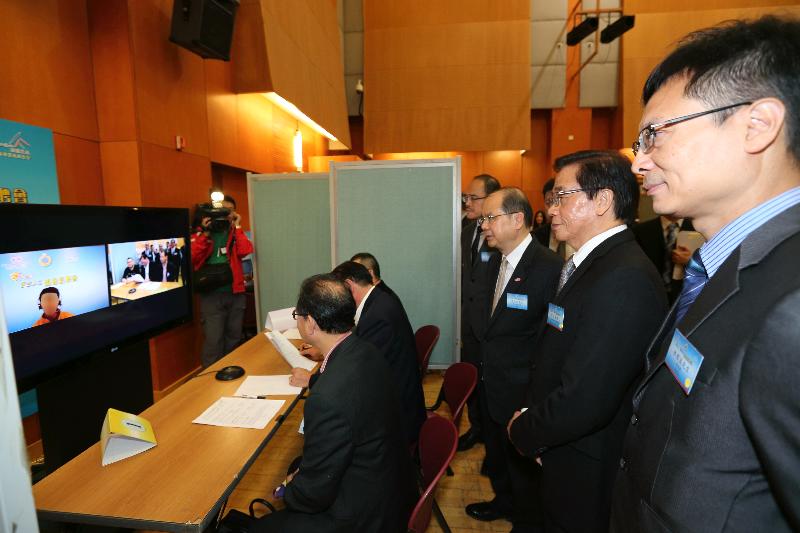 Mr Cheung (third right) tours the job fair.