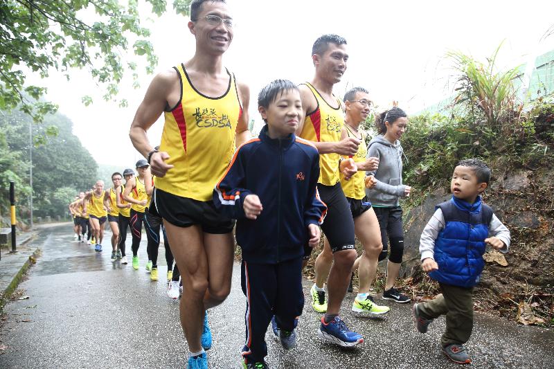 The Correctional Services Department (CSD) Distance Running Team participates in overseas and local running events, in which some members have achieved good results. They are now preparing for the Standard Chartered Hong Kong Marathon 2016 to be held on January 17.