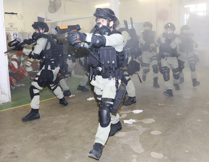 The Correctional Services Department carried out an exercise today (December 21) to test the emergency response efficiency of various units including the newly established Regional Response Team in different scenarios, such as the mass indiscipline of persons in custody and a hostage-taking situation inside Tong Fuk Correctional Institution. Photo shows members of the Regional Response Team successfully controlling the simulated hostage-taking incident.