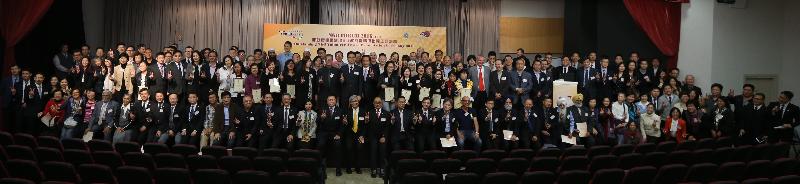 The Correctional Services Department (CSD) and the City University of Hong Kong held the "NGO Forum 2016 cum Outstanding NGO Volunteer Award Presentation Ceremony" today (December 22). Around 250 non-governmental organisation representatives, academics, volunteers and CSD staff attended the Forum.