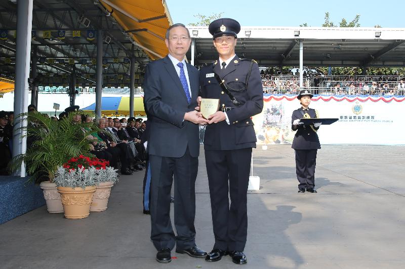The Secretary for Security, Mr Lai Tung-kwok (left), presents a Best Recruit Award, the Principal's Shield, to Officer Mr Chan Yu-hin at the Correctional Services Department passing-out parade at its Staff Training Institute in Stanley today (April 28).