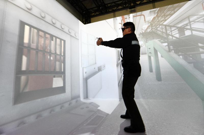The Correctional Services Department held an annual press conference today (February 27). Photo shows a correctional officer demonstrating virtual reality scenario training.