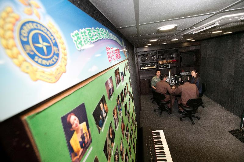 The Correctional Services Department (CSD) today (April 29) released a video entitled "High Not Unreachable". Photo shows Hong Kong high jump athlete Cecilia Yeung taking part in the "Shall We Talk" broadcasting programme for youths at Pik Uk Correctional Institution. She encouraged young persons in custody to prove through their actions that they have changed.