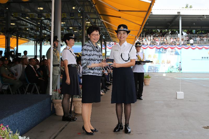 The Correctional Services Department held a passing-out parade at the Staff Training Institute in Stanley today (June 8). Photo shows the Chief Executive, Mrs Carrie Lam (left), presenting a Best Recruit Award, the Golden Whistle, to Assistant Officer II Ms Lam Hoi-ting.