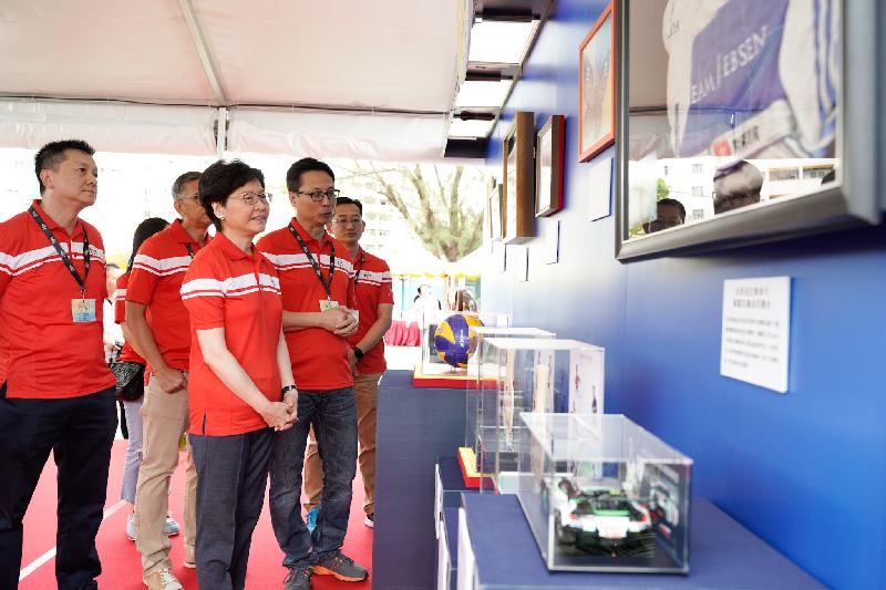 The Chief Executive, Mrs Carrie Lam, attended the opening ceremony for the 66th Autumn Fair of the Correctional Services Department today (November 3). Photo shows Mrs Lam (third right), accompanied by the Commissioner of Correctional Services, Mr Lam Kwok-leung (second right), touring the Charity Auction Zone.