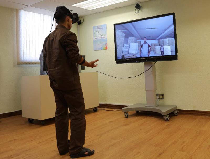 The Correctional Services Department (CSD) officially launched Life Gym, Hong Kong's first positive living centre for male persons in custody, at Stanley Prison today (November 19). The CSD first applies a virtual reality programme for psychological treatment.