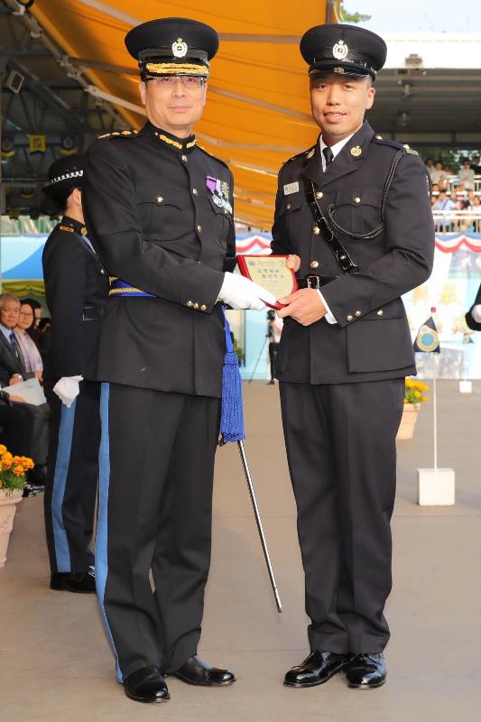 The Commissioner of Correctional Services, Mr Lam Kwok-leung (left), presents a Best Recruit Award, the Principal's Shield, to Officer Mr Ko Chun-man at the Passing-out cum Commissioner's Farewell Parade of the Correctional Services Department at its Staff Training Institute in Stanley today (November 23).