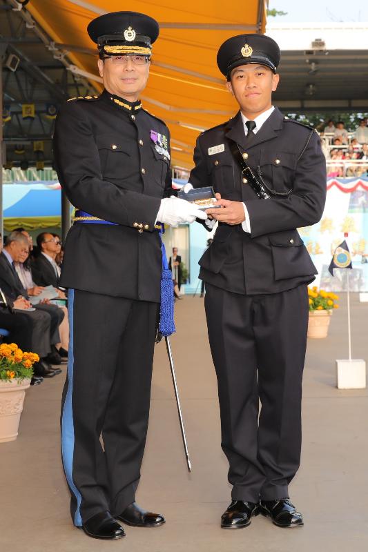 The Commissioner of Correctional Services, Mr Lam Kwok-leung (left), presents a Best Recruit Award, the Golden Whistle, to Assistant Officer II Mr Wong Man-nok at the Passing-out cum Commissioner's Farewell Parade of the Correctional Services Department at its Staff Training Institute in Stanley today (November 23).