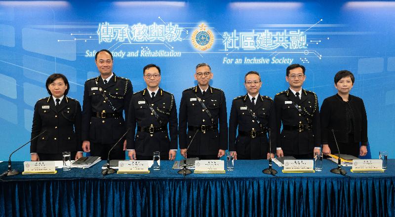 The Commissioner of Correctional Services, Mr Woo Ying-ming (centre), today (February 14) hosted the annual press conference on the Correctional Services Department's work over the past year. Other directorate officers attending the press conference were (from left) the Assistant Commissioner (Rehabilitation), Ms Ng Sau-wai; the Assistant Commissioner (Operations), Mr Leung Kin-ip; the Deputy Commissioner, Mr Wong Kwok-hing; the Assistant Commissioner (Quality Assurance), Mr Yeung Chun-wai; the Assistant Commissioner (Human Resource), Mr Lam Wai-on; and the Civil Secretary, Miss Dora Fu.