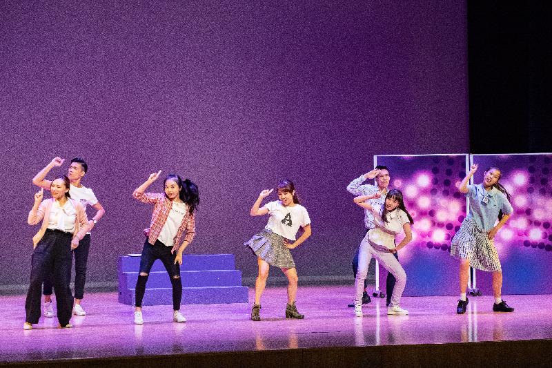 The Correctional Services Department and the Chinese Manufacturers' Association of Hong Kong held a kick-off show of a musical drama campaign called "Own Your Life" today (October 9). Photo shows the music and dance performance at the kick-off show.
