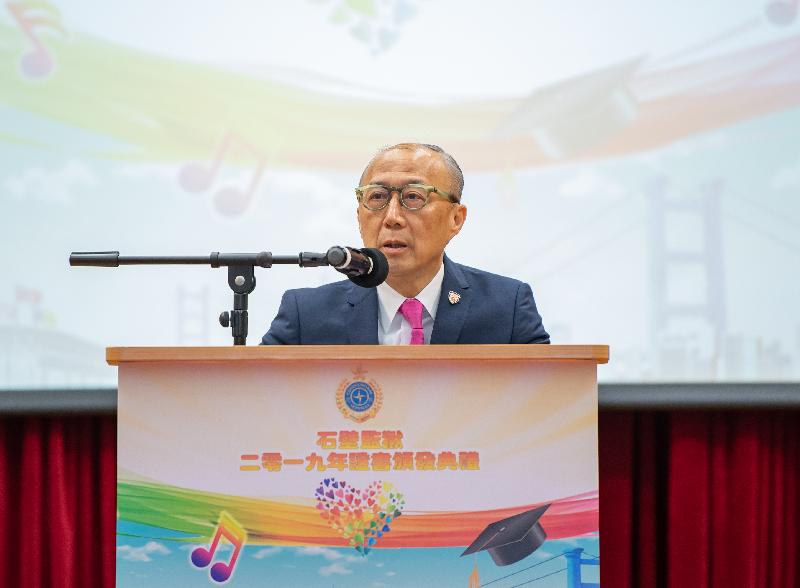 A total of 102 persons in custody in Shek Pik Prison of the Correctional Services Department were presented with scholastic certificates at a ceremony today (October 30) in recognition of their study efforts and academic achievements. Photo shows the officiating guest, the Chairman of the Board of Directors of the Po Leung Kuk, Mr Ma Ching-nam, speaking at the ceremony.