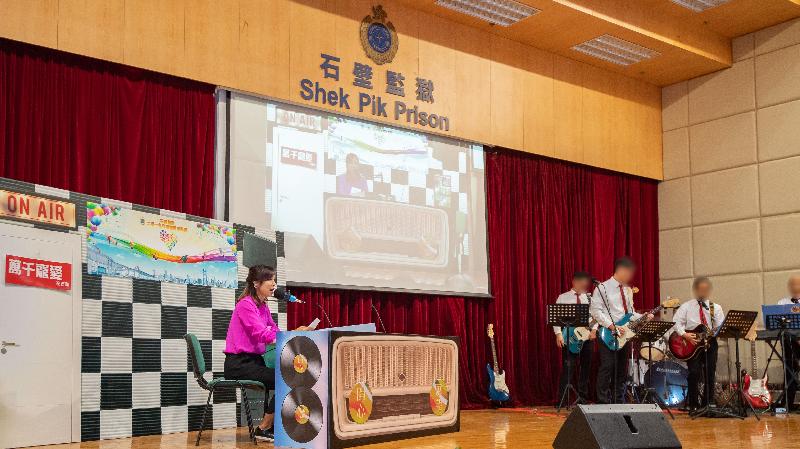 A total of 102 persons in custody in Shek Pik Prison of the Correctional Services Department were presented with scholastic certificates at a ceremony today (October 30) in recognition of their study efforts and academic achievements. Photo shows a band formed by persons in custody singing onstage to express gratitude to their families.