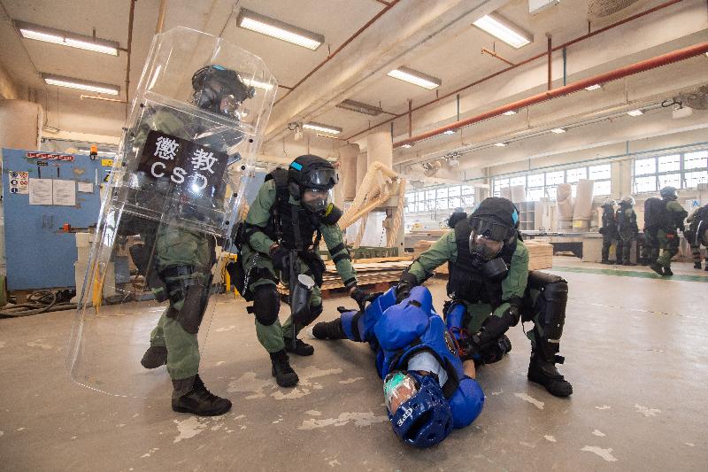 The Correctional Services Department carried out an emergency exercise today (November 6) to test the emergency response of its various units in different scenarios including mass indiscipline of persons in custody and a hostage-taking situation at Pik Uk Prison. Photo shows the Regional Response Team successfully controlling the simulated mass indiscipline of persons in custody and hostage-taking incident.