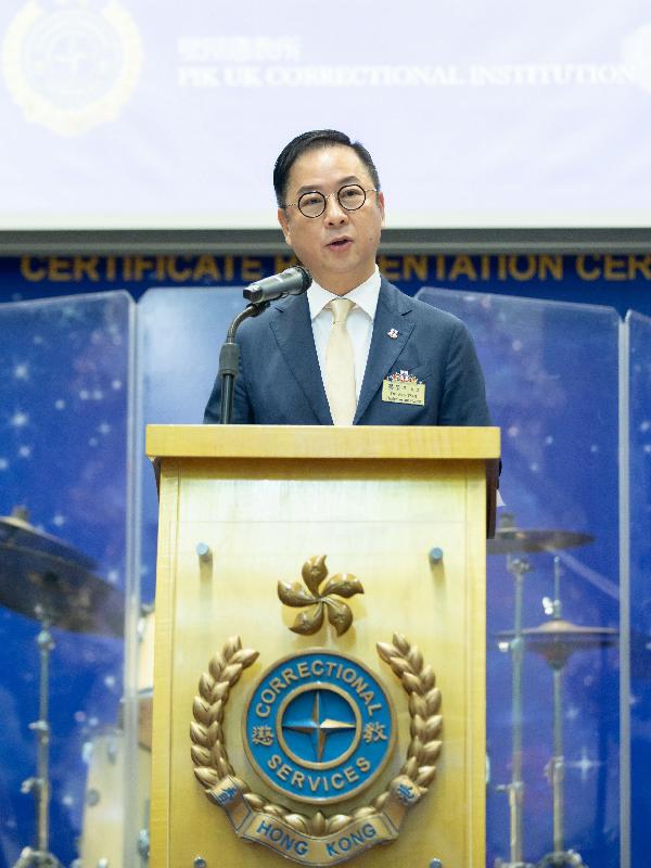 Twenty-five young persons in custody at Pik Uk Correctional Institution of the Correctional Services Department were presented with certificates at a ceremony today (December 18) in recognition of their efforts and academic achievements. Photo shows the officiating guest, the Chairman of the Board of Directors of the Tung Wah Group of Hospitals, Dr Ken Tsoi, delivering a speech at the ceremony.