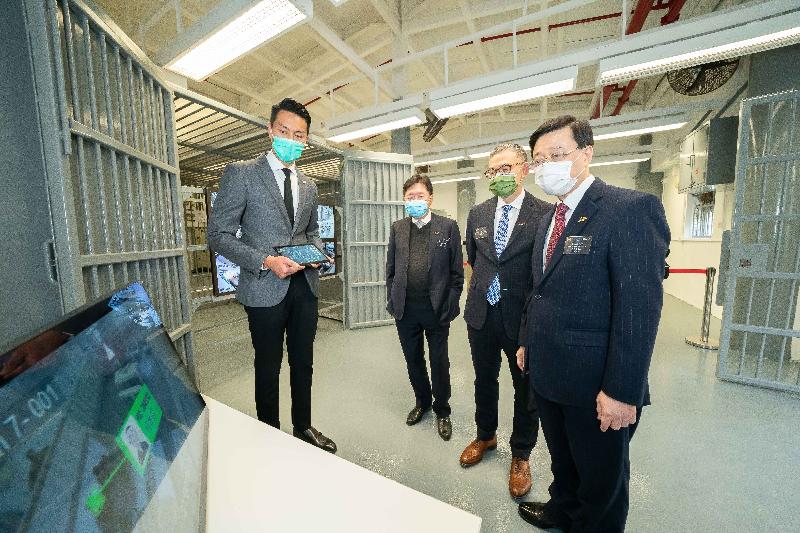 The opening ceremony of the Correctional Services Department's community education programme "Mission in Prison" was held today (January 15) at Ma Hang Prison in Stanley. Photo shows a correctional officer introducing the checkpoints of "Mission in Prison" to the Secretary for Security, Mr John Lee (first right); the President of the Care of Rehabilitated Offenders Association, Mr Wong Kin-keung (second left); and the Commissioner of Correctional Services, Mr Woo Ying-ming (second right).