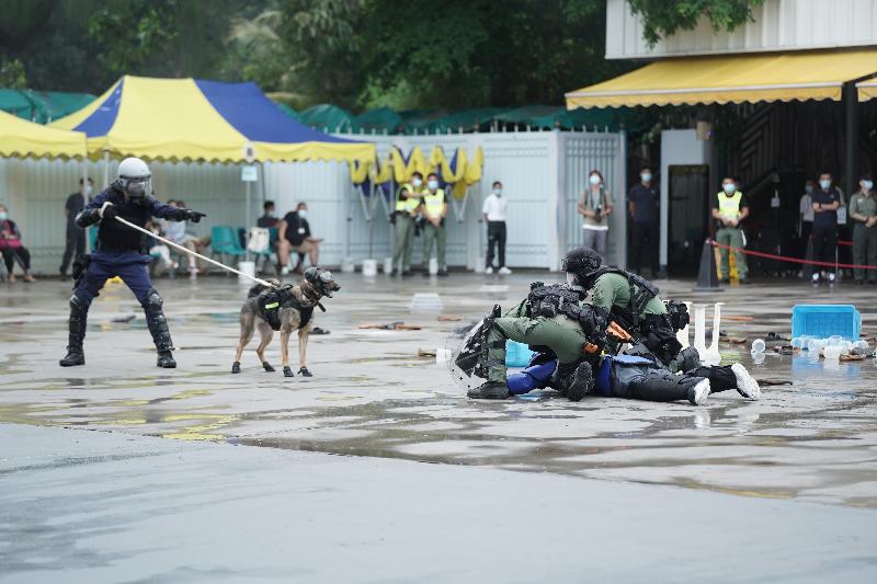 The Correctional Services Department is fully supporting National Security Education Day today (April 15), and held an open day at its Staff Training Institute. Photo shows demonstrations of scenario training by the Regional Response Team.