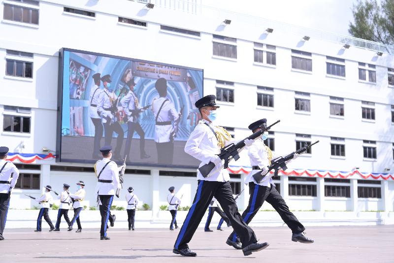 The Correctional Services Department held a passing-out parade at the Staff Training Institute in Stanley today (June 11). Photo shows a Chinese-style foot drill demonstration.