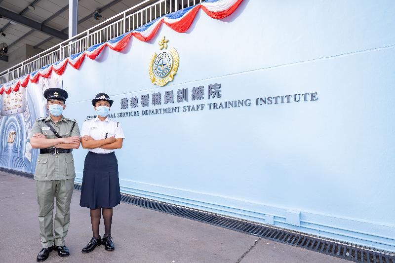 The Correctional Services Department held a passing-out parade at the Staff Training Institute in Stanley today (June 11). Photo shows two graduates, Officer Mr So Siu-wing (left) and Assistant Officer II Ms Tam Tik-man (right).
