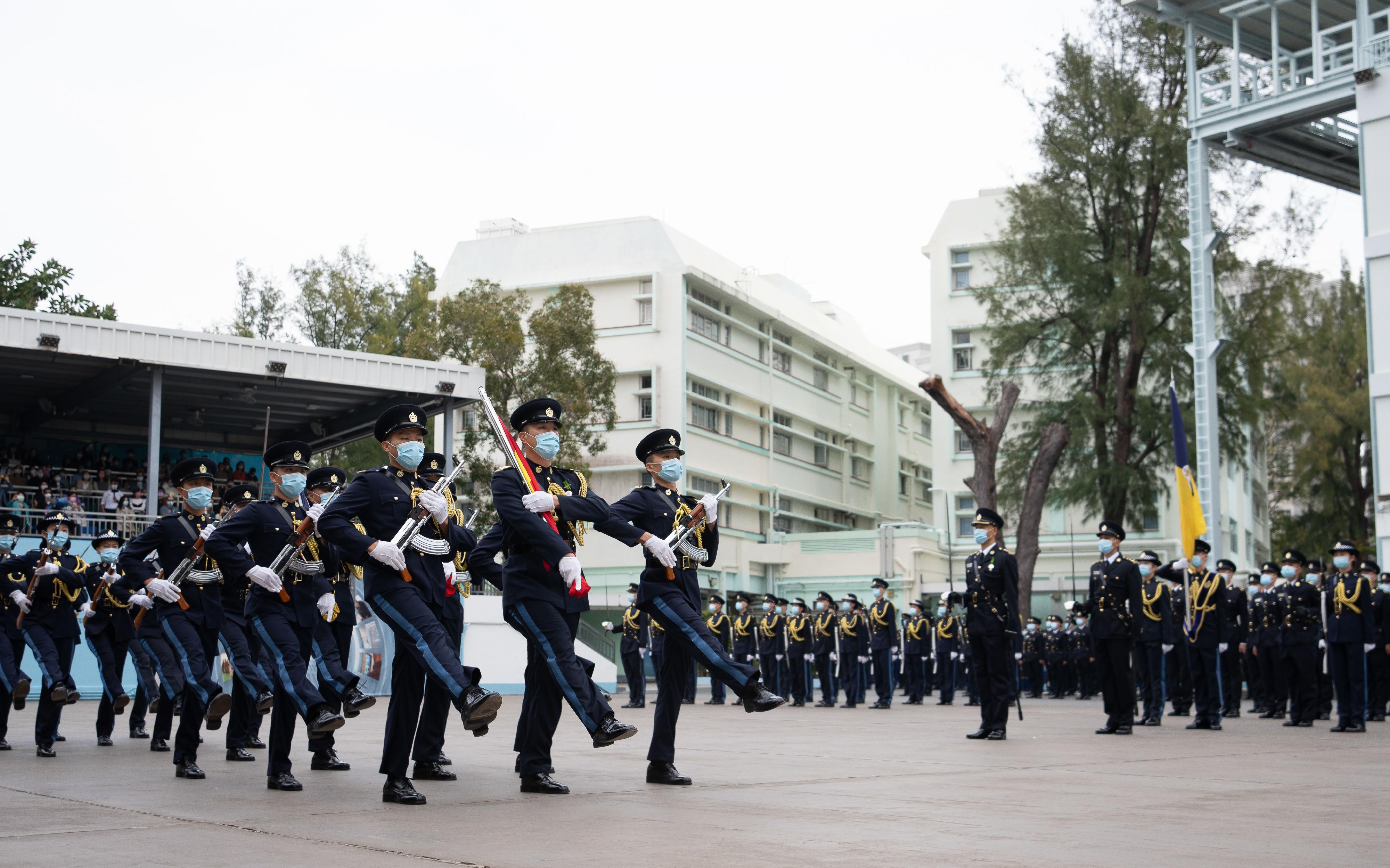 The Correctional Services Department held a passing-out parade at the Staff Training Institute in Stanley today (December 17). Photo shows correctional officers performing a Chinese-style foot drill.