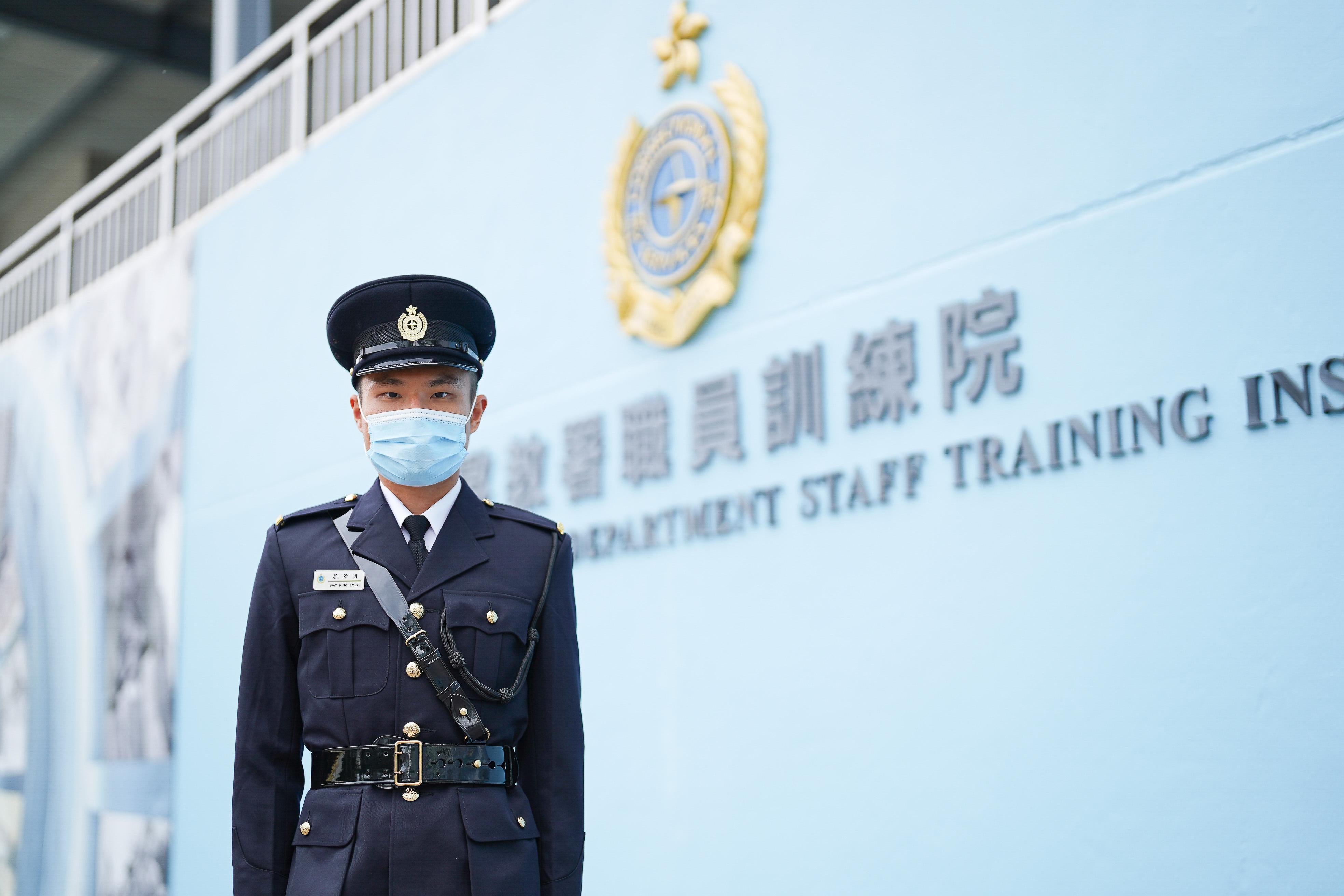 The Correctional Services Department held a passing-out parade at the Staff Training Institute in Stanley today (December 17). Photo shows Graduate Assistant Officer II, Mr Wat King-long, a long distance runner, who hopes to encourage persons in custody with his sheer perseverance as an athlete to face difficulties in a positive manner.