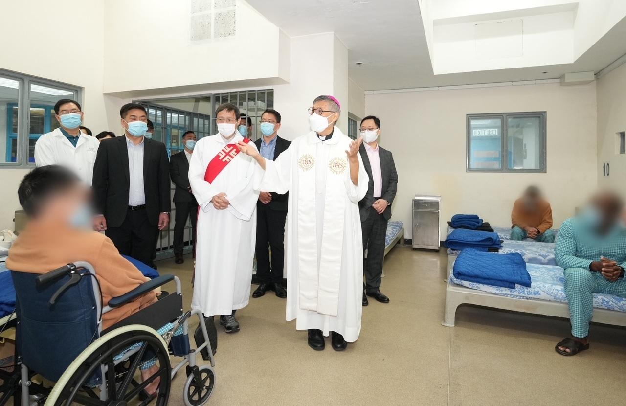 The Correctional Services Department has arranged for persons in custody to attend activities during the Christmas festive period. The Catholic Bishop of Hong Kong, the Most Reverend Stephen Chow, visited the hospital in Stanley Prison to convey his sympathy and support to the sick persons in custody today (December 25).