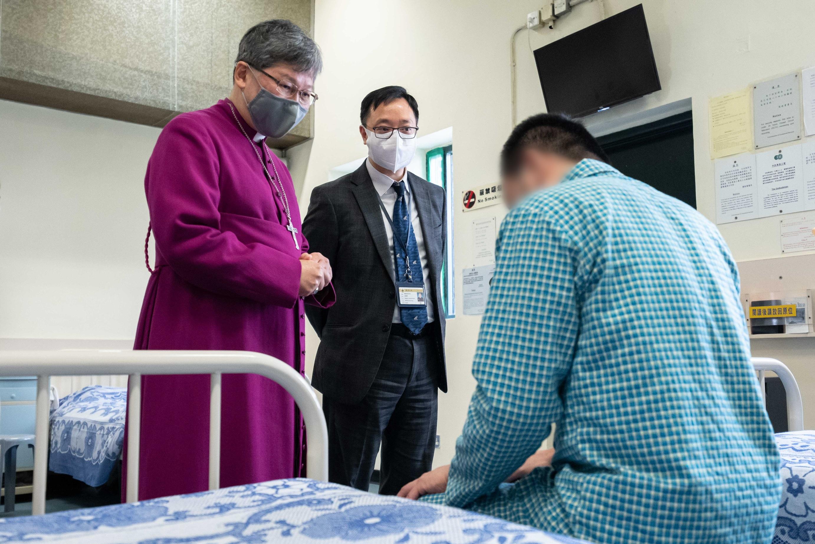 The Correctional Services Department has arranged for persons in custody to attend activities during the Christmas festive period. The Archbishop of Hong Kong, the Most Reverend Andrew Chan (left), visited the hospital in Pak Sha Wan Correctional Institution to show his love and care to the patients on December 23. Looking on is the Deputy Commissioner of Correctional Services, Mr Wong Kwok-hing (centre).
