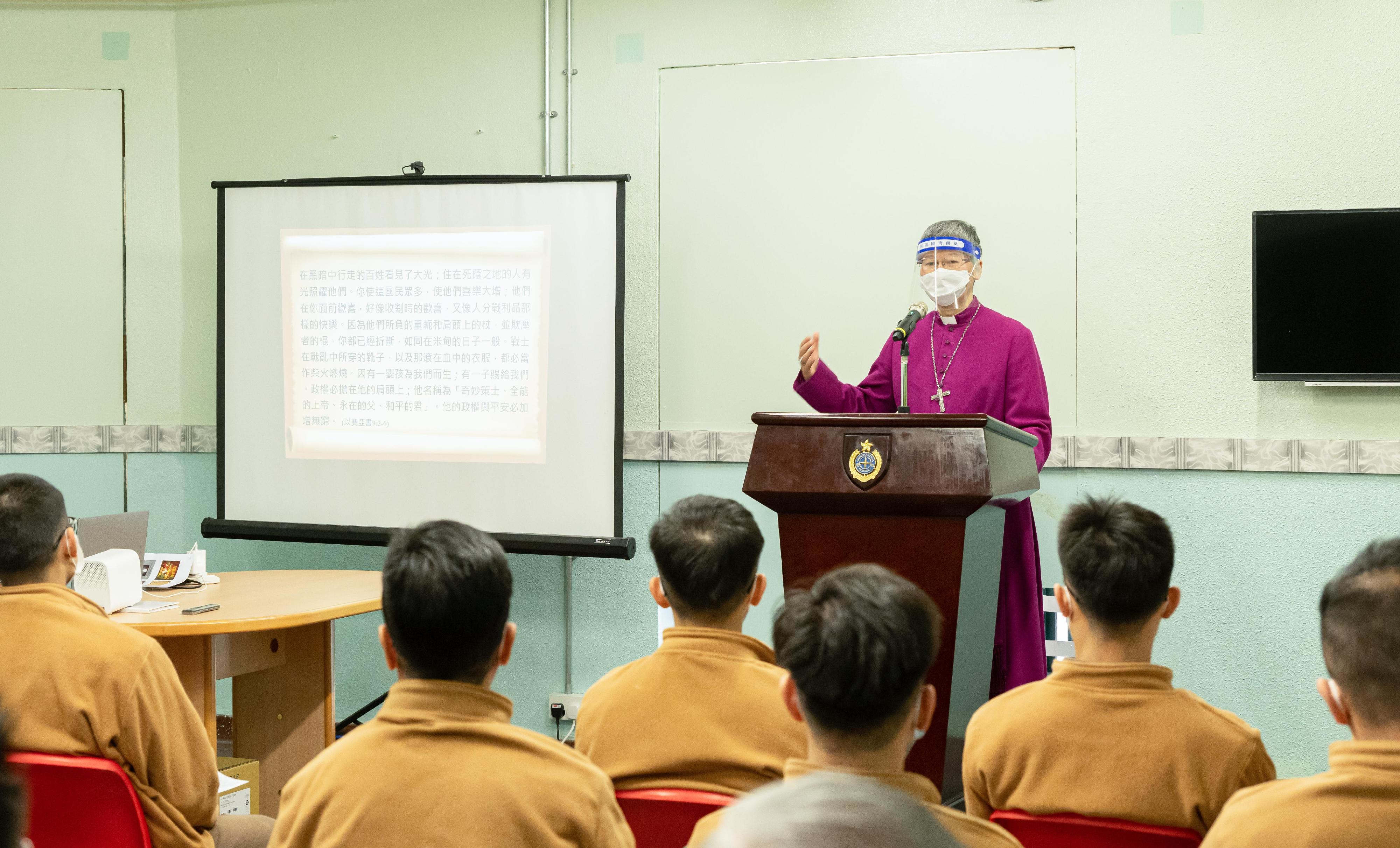 The Correctional Services Department has arranged for persons in custody to attend activities during the Christmas festive period. The Archbishop of Hong Kong, the Most Reverend Andrew Chan, visited Pak Sha Wan Correctional Institution and presided at a Christmas service on December 22.
