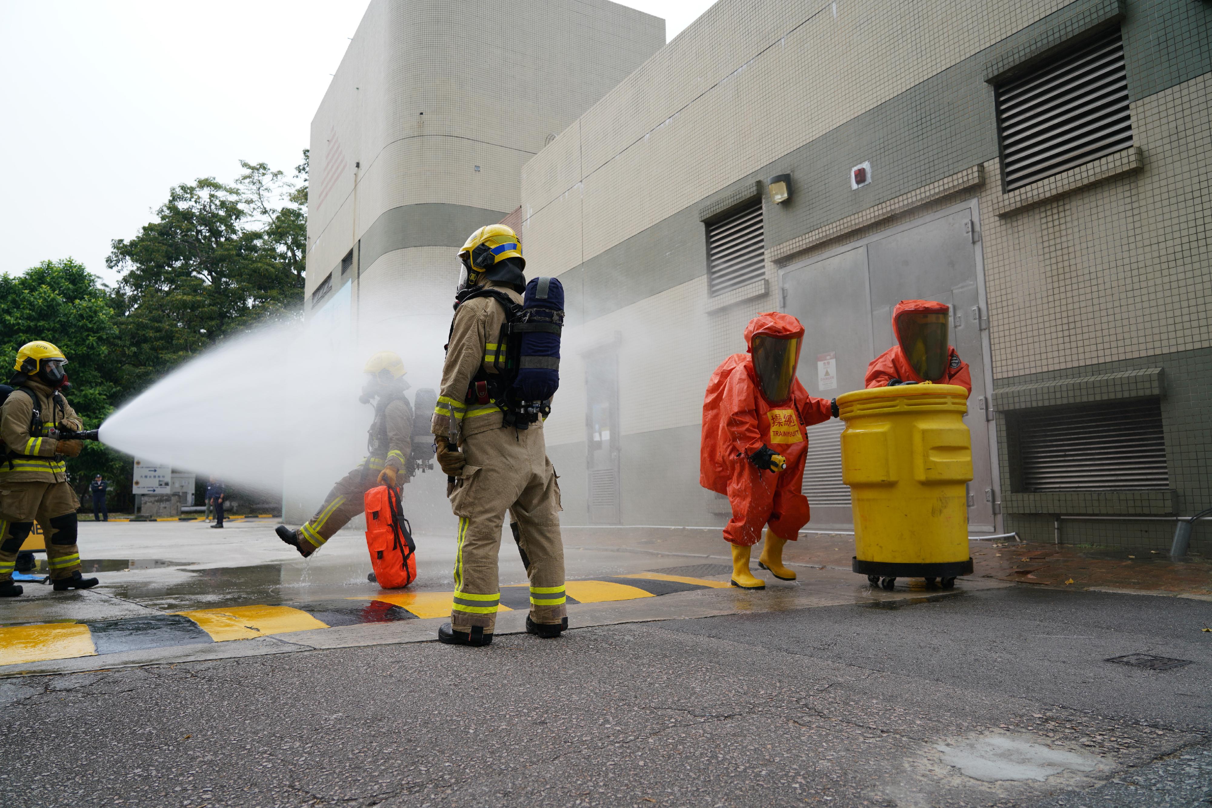 The Correctional Services Department (CSD) conducted an emergency exercise, code-named Concord XXII, today (December 6). The exercise simulated a series of incidents including mass indiscipline of persons in custody, a hostage-taking situation, members of the public obstructing CSD officers in execution of their duty, and the revelation of bio-chemical hazardous materials at Tai Lam Correctional Institution. Photo shows firemen handling bio-chemical hazardous materials.