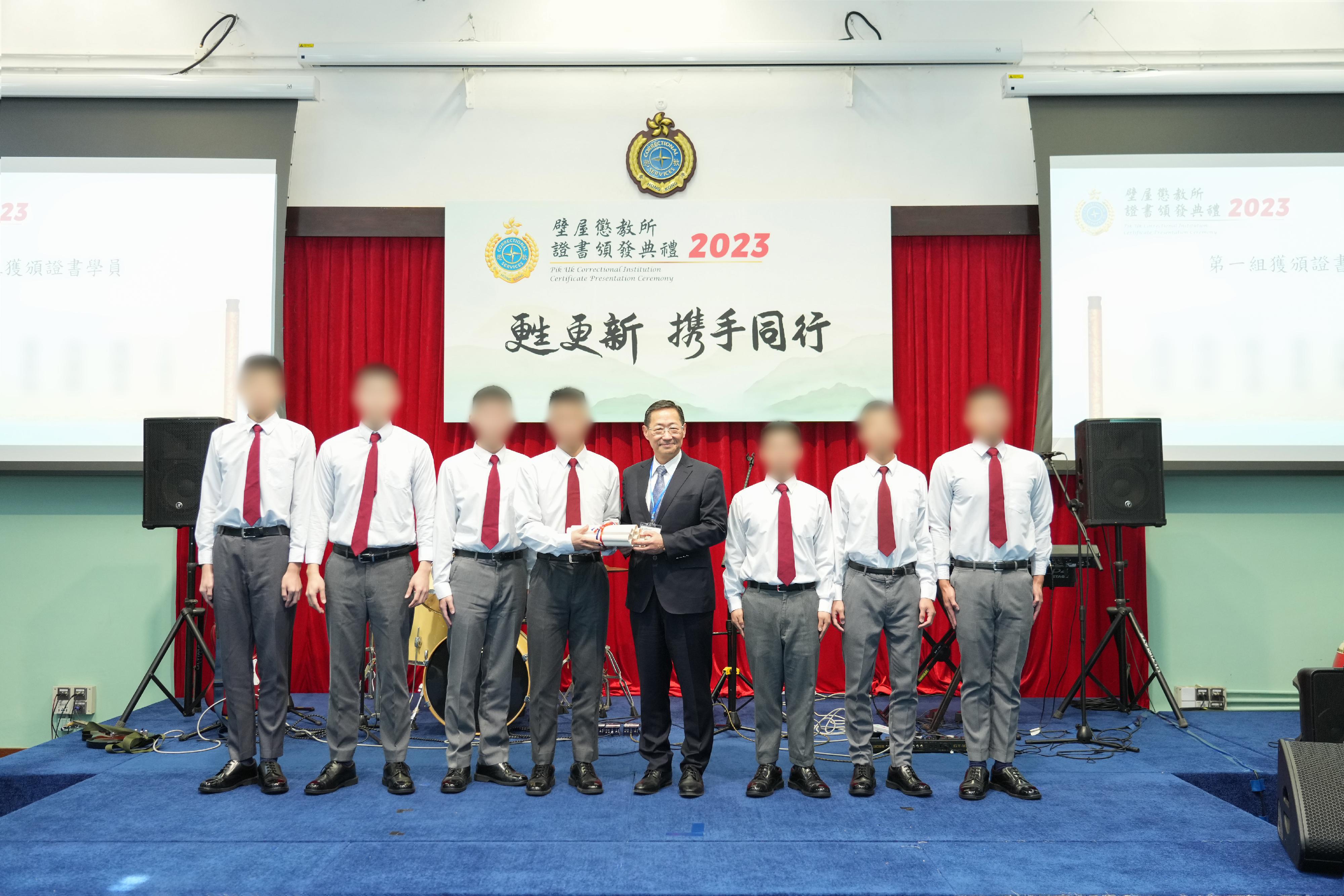 Young persons in custody (PICs) at Pik Uk Correctional Institution of the Correctional Services Department were presented with certificates at a ceremony today (December 7) in recognition of their efforts and achievements in studies and vocational examinations. Photo shows the Chairman of the Board of Directors of Community Synergy for Rehabilitation Association, Dr Cook Chiu (fourth right), presenting certificates to young PICs.