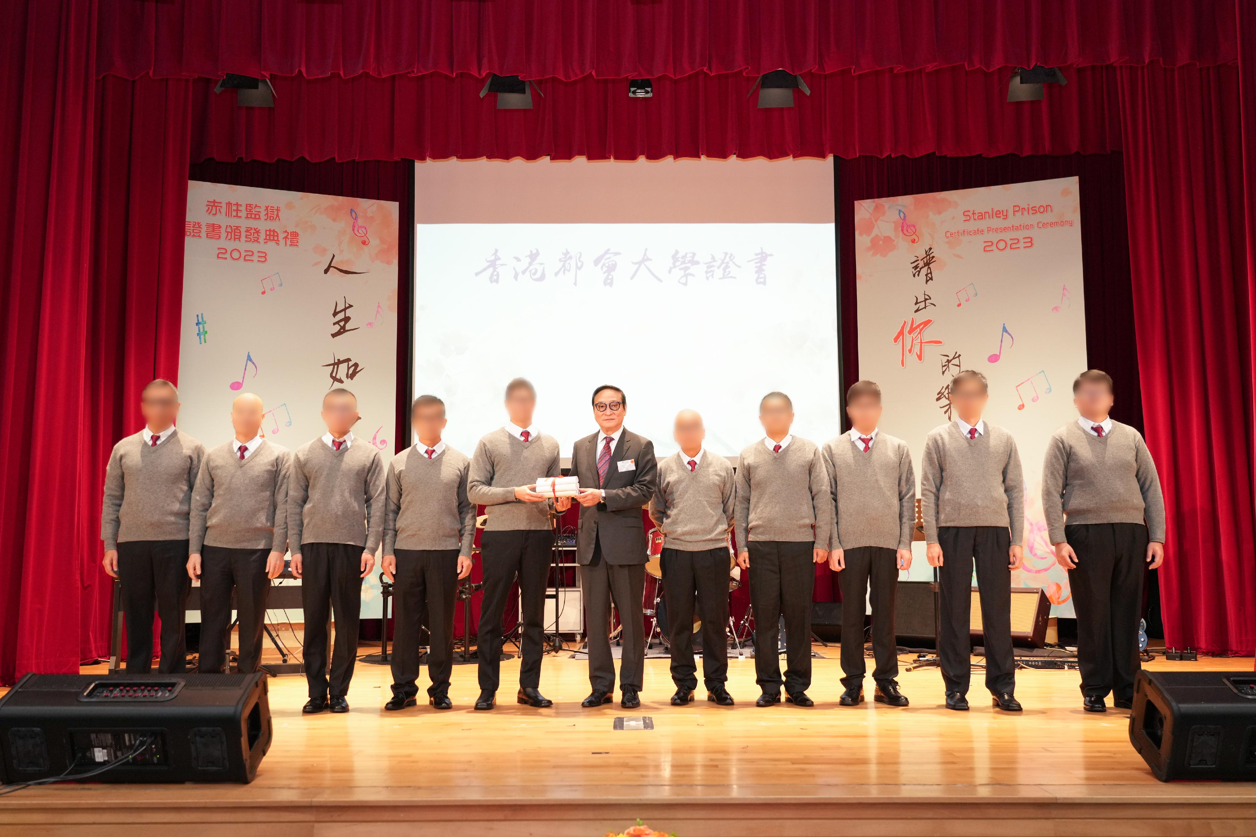 Persons in custody at Stanley Prison of the Correctional Services Department were presented with certificates at a ceremony today (January 31) in recognition of their continuous efforts in pursuing further studies. Photo shows the Chairman of the Care of Rehabilitated Offenders Association, Mr Yu Che-fan (centre), presenting certificates to persons in custody.