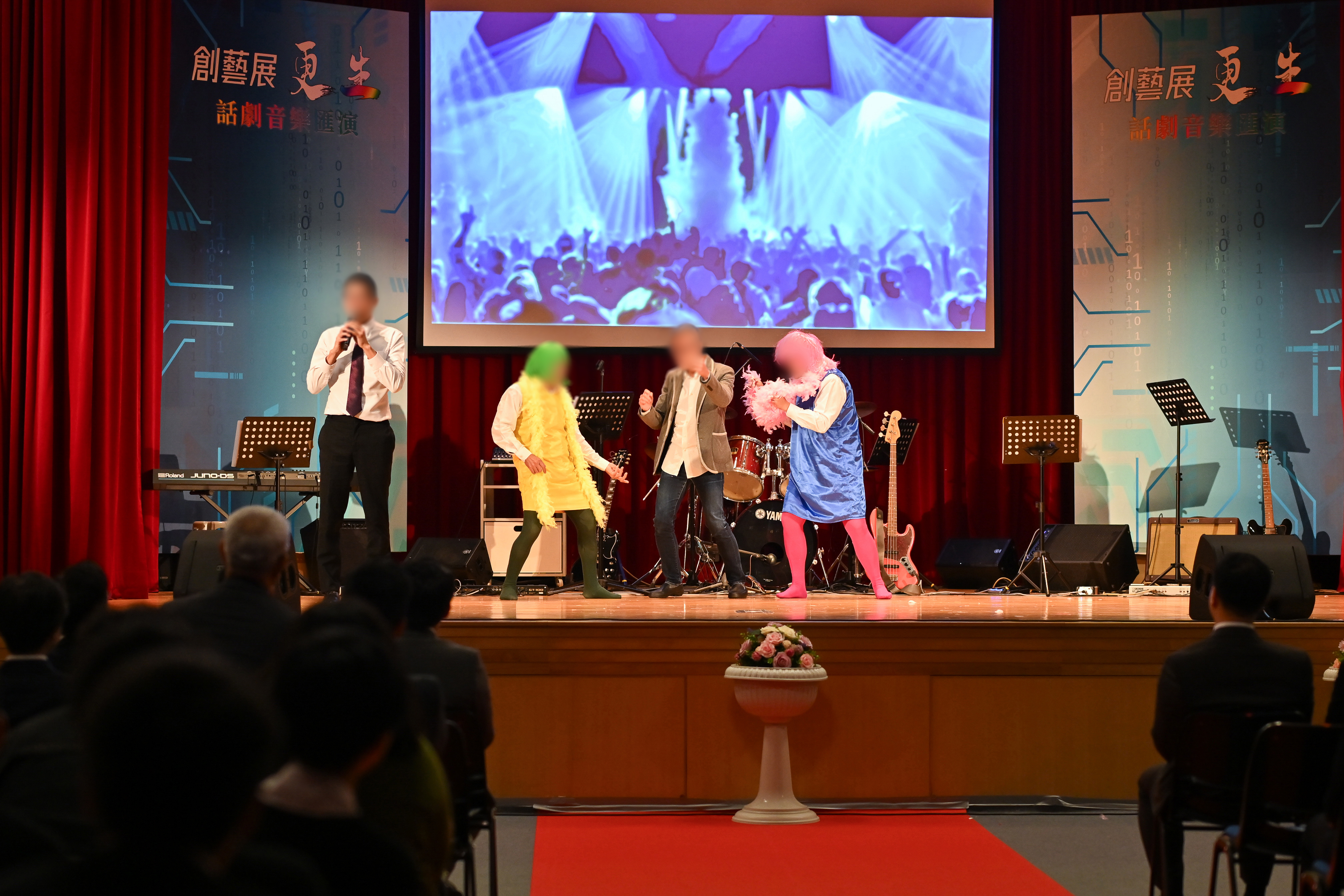 The Correctional Services Department invited teachers and students from secondary schools to attend a "Creation and Rehabilitation" drama and music performance by persons in custody at Stanley Prison today (March 13). Photo shows the spectacular drama performance.