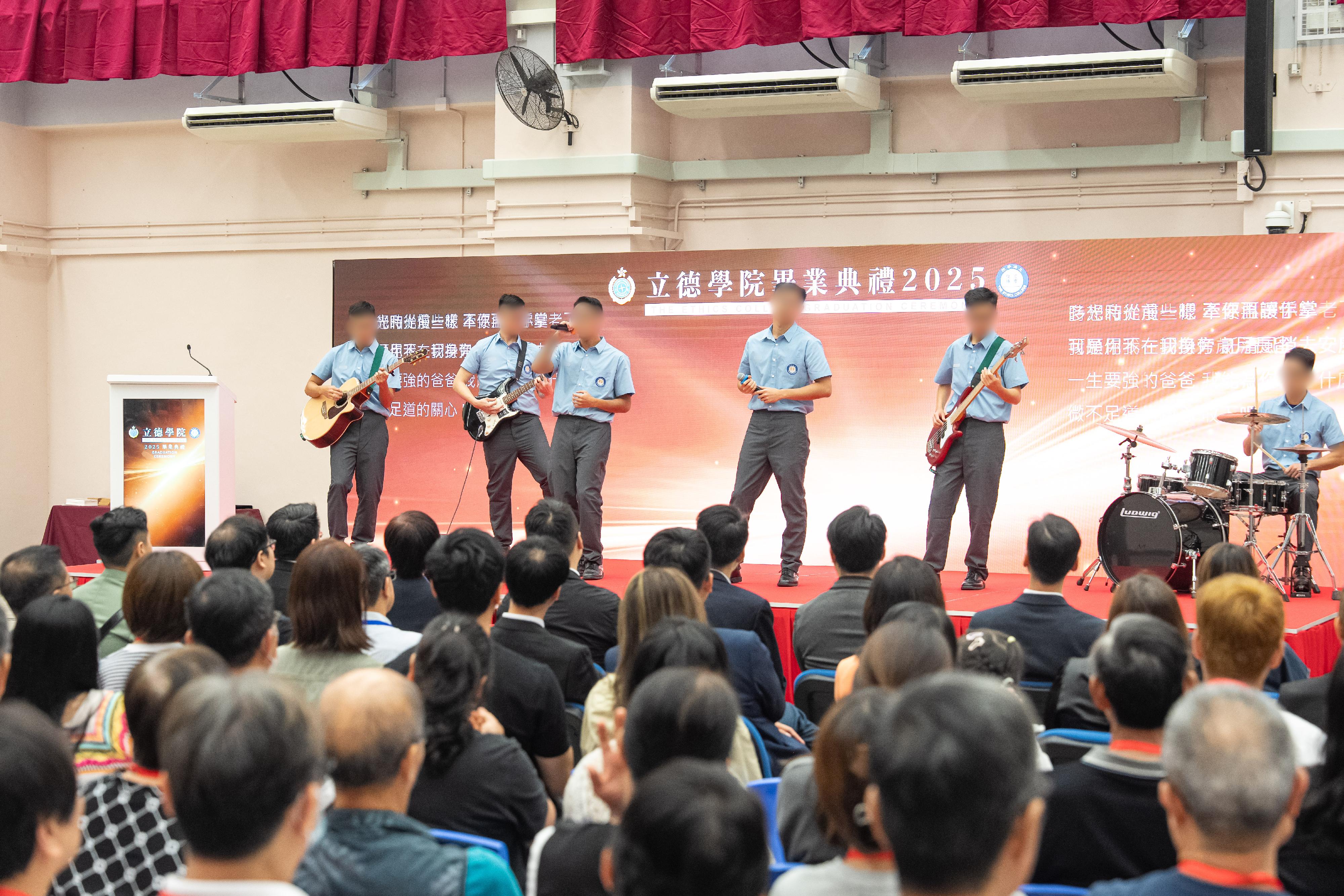 The Correctional Services Department held the second graduation ceremony of the Ethics College at Pak Sha Wan Correctional Institution today (August 6) to present graduation certificates to persons in custody (PICs) who have completed the Diploma of Applied Education programme. Photo shows a band composed of PICs staging a music performance at the ceremony.