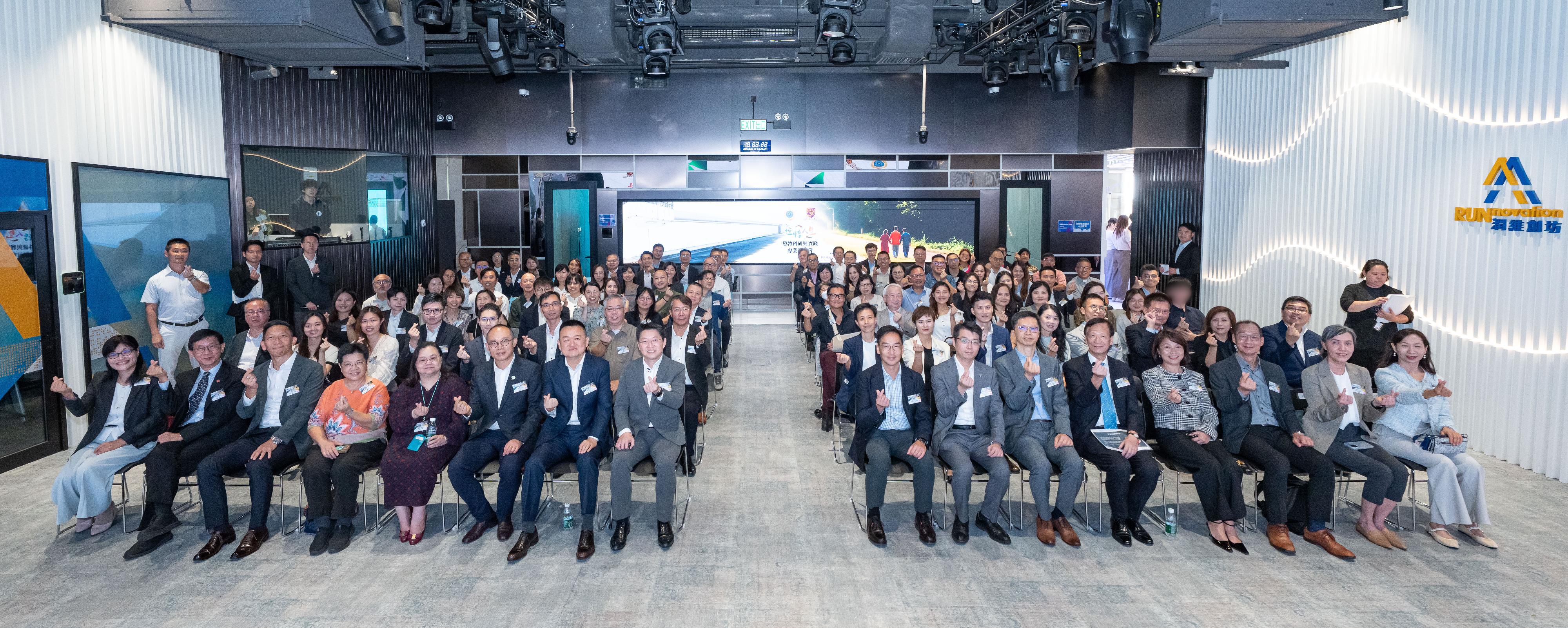 The Correctional Services Department (CSD) today (September 11) held the Desistance from Crime: Correctional Research and Practice Professional Seminar to disseminate the latest research findings in correctional psychology and to explore strategic directions for future rehabilitation and crime prevention work. Photo shows the Deputy Commissioner of Correctional Services (Rehabilitation and Management), Mr Ng Chiu-kok (front row, eighth left); the Assistant Commissioner of Correctional Services (Rehabilitation), Mr Tong Soen (front row, eighth right); the Civil Secretary of the CSD, Dr Janet Wong (front row, fifth left); Senior Clinical Psychologist of the CSD Dr Yvonne Lee (front row, fourth right); the Research Professor of the Department of Psychology of the Chinese University of Hong Kong, Professor Patrick Leung (front row, fifth right), guests and participants at the seminar.