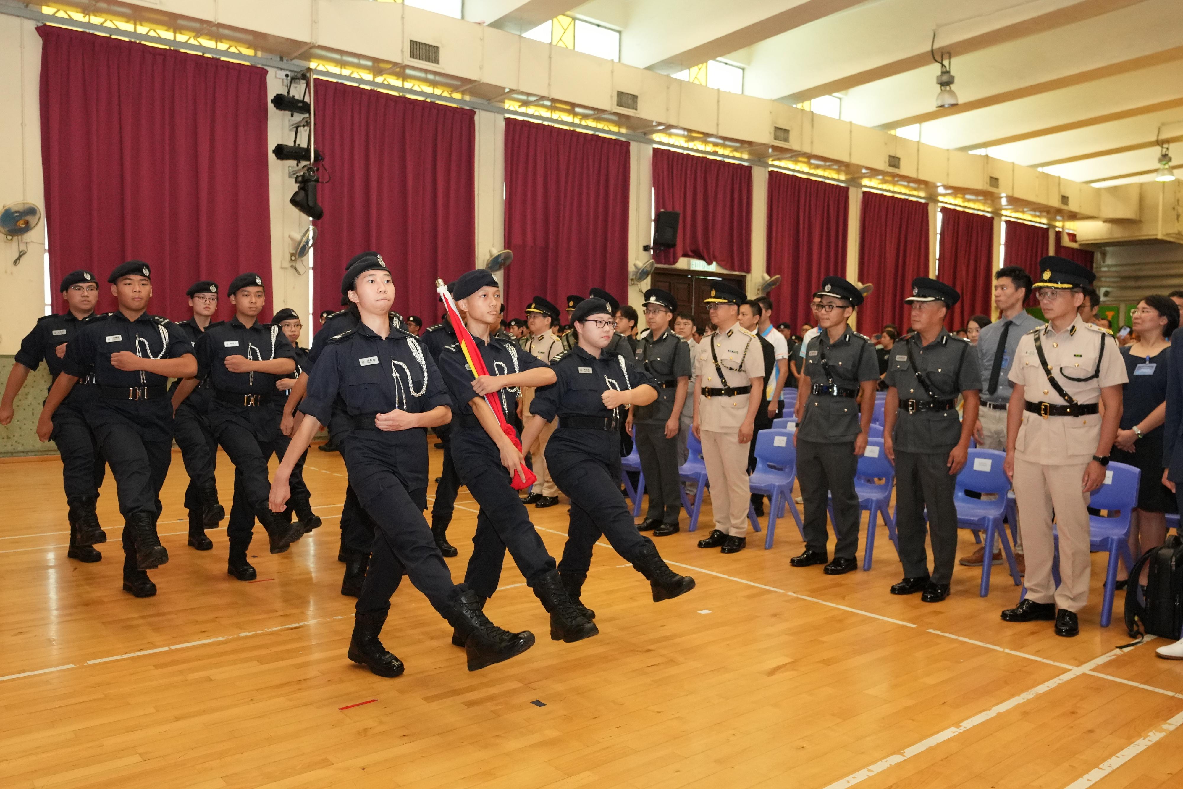 懲教署今日（九月十四日）舉辦「懲教先鋒領袖」啓航禮暨學員升級禮，標誌着署方在社區教育上的新里程碑。圖示「懲教先鋒領袖」儀仗隊步操進場。