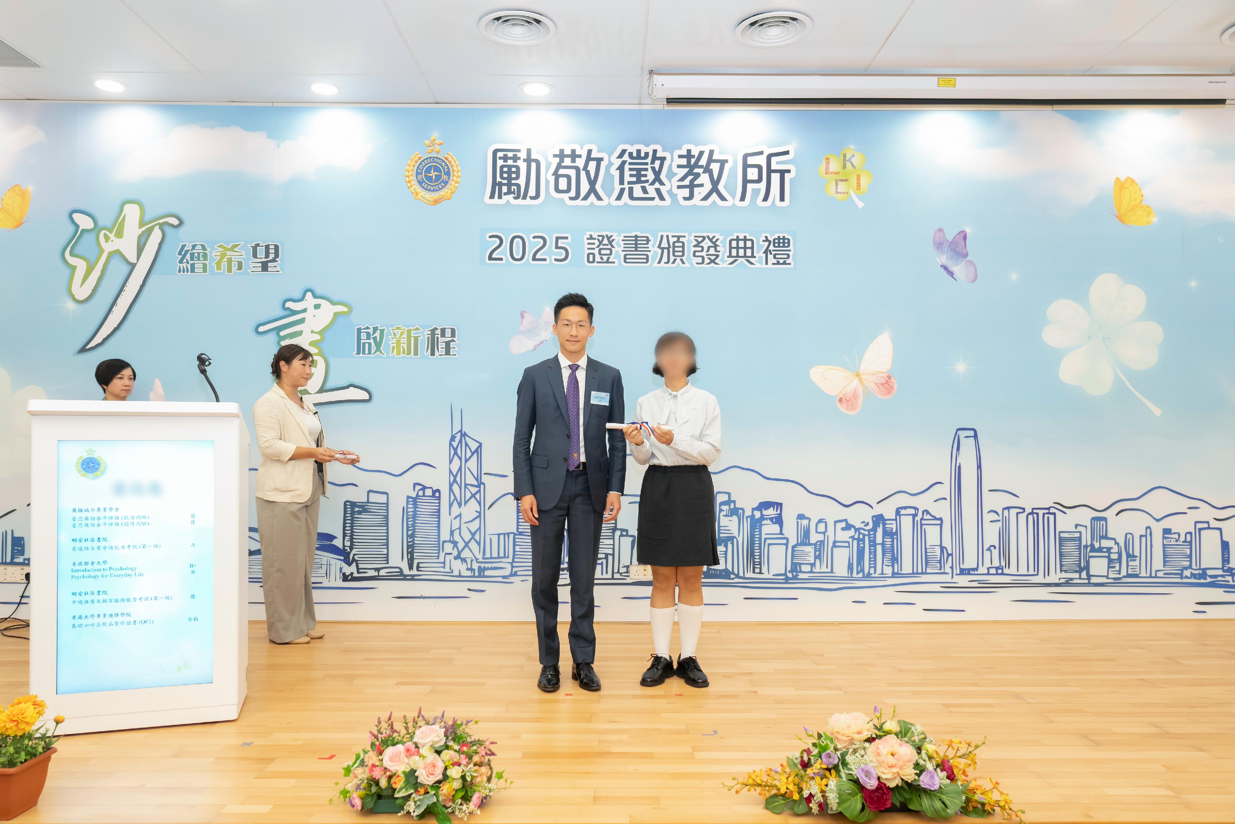 Young persons in custody at Lai King Correctional Institution of the Correctional Services Department were presented with certificates at a ceremony today (September 17) in recognition of their efforts and achievements in studies and vocational examinations. Photo shows the Chairman of the Board of Directors of Yan Oi Tong, Mr Benton Ho (second right), presenting a certificate to a young person in custody.