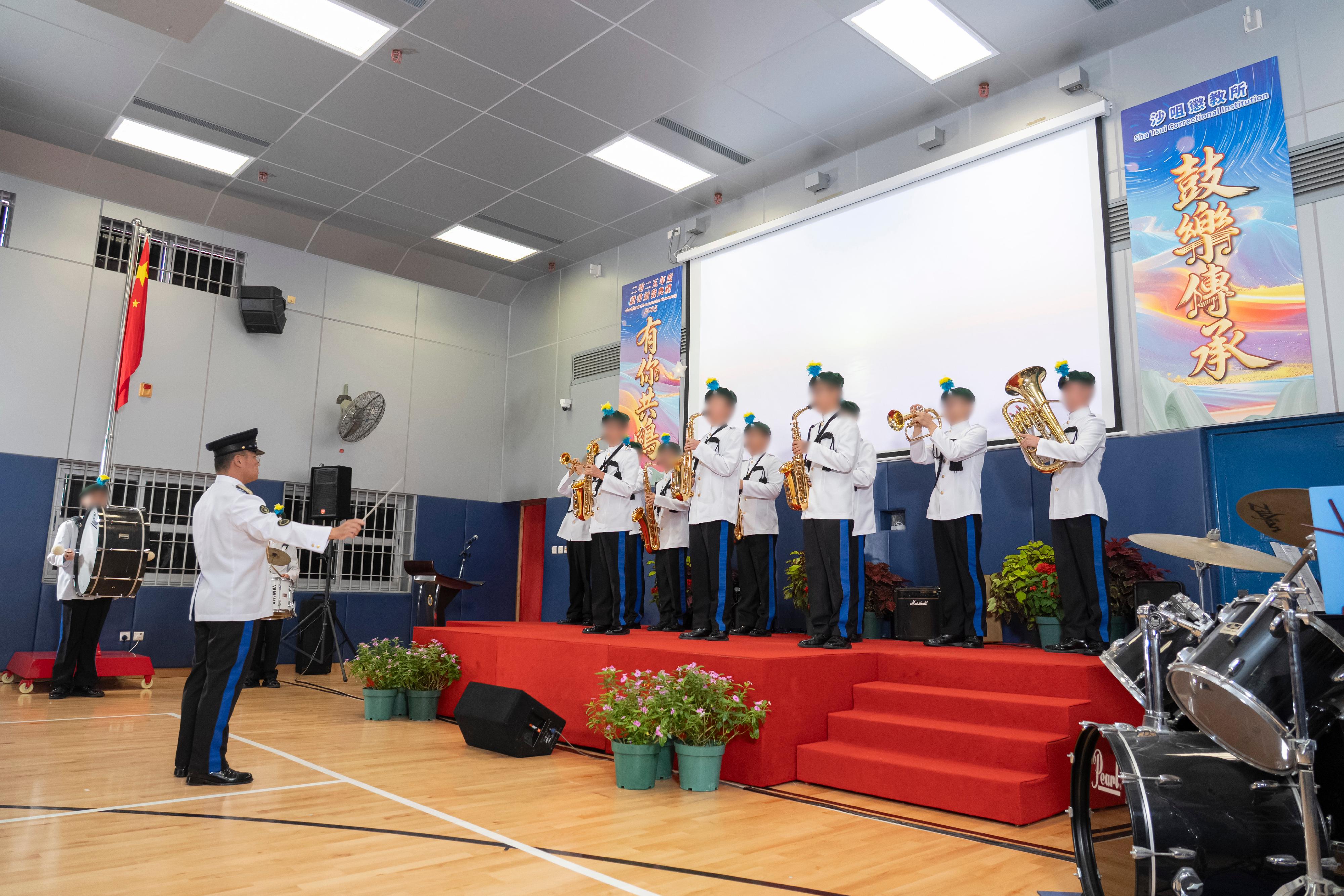 Young persons in custody at Sha Tsui Correctional Institution of the Correctional Services Department were presented with certificates at a ceremony today (March 11) in recognition of their efforts and achievements in studies and vocational examinations. Photo shows a band composed of young persons in custody delivering a music performance.