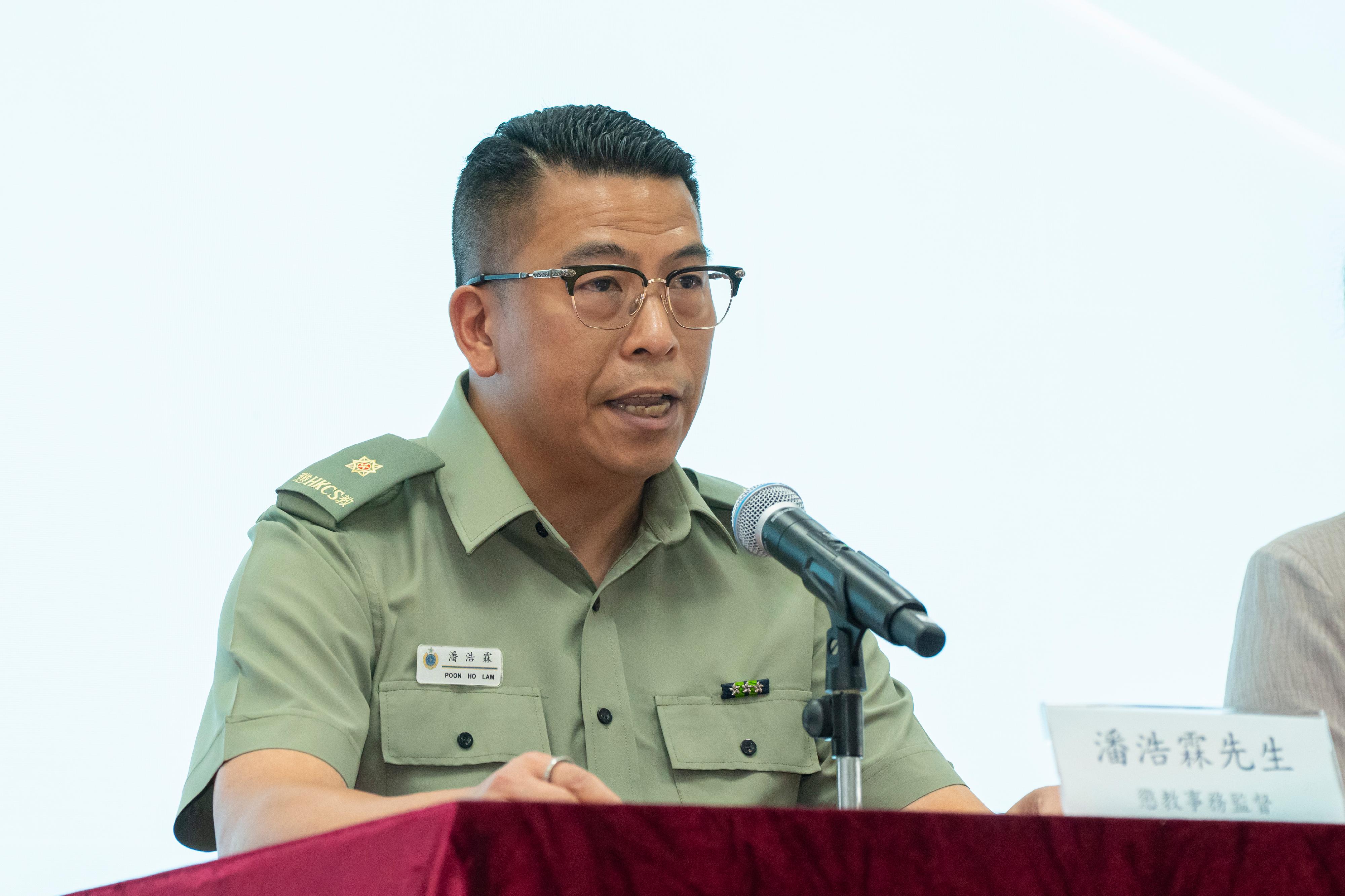 The results of the Hong Kong Diploma of Secondary Education Examination were released today (July 15). The Correctional Services Department (CSD) held a press conference this morning at Sha Tsui Correctional Institution (STCI) to announce the satisfactory results obtained by young persons in custody (PICs) who sat for the examination this year. Photo shows the Superintendent of STCI, Mr Poon Ho-lam, speaking at the press conference about how the CSD&rsquo;s diversified rehabilitation programmes enable PICs to achieve self-enhancement. These rehabilitation programmes also cultivate talent for society, allowing them to contribute to Hong Kong and the country.
