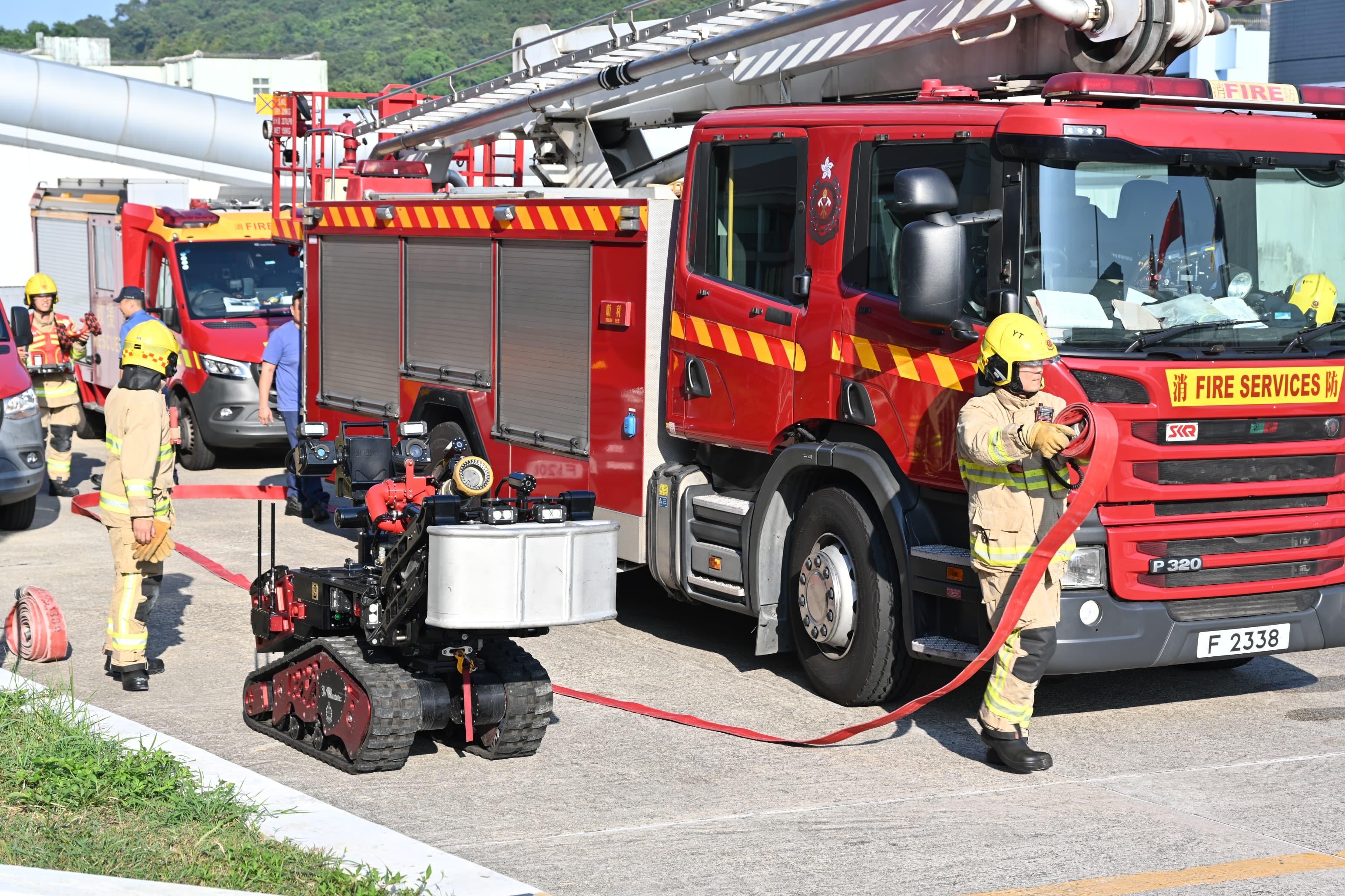 The Correctional Services Department conducted a large-scale emergency exercise, code-named "Concord XXV", at Pik Uk Correctional Institution today (October 21). The exercise simulated a series of incidents, which included fighting among remand persons in custody, a hostage-taking situation, a fire breakout, a mass riot and the discovery of explosives. Photo shows members of the Fire Services Department arriving at the scene with a firefighting robot to handle a fire outbreak.
