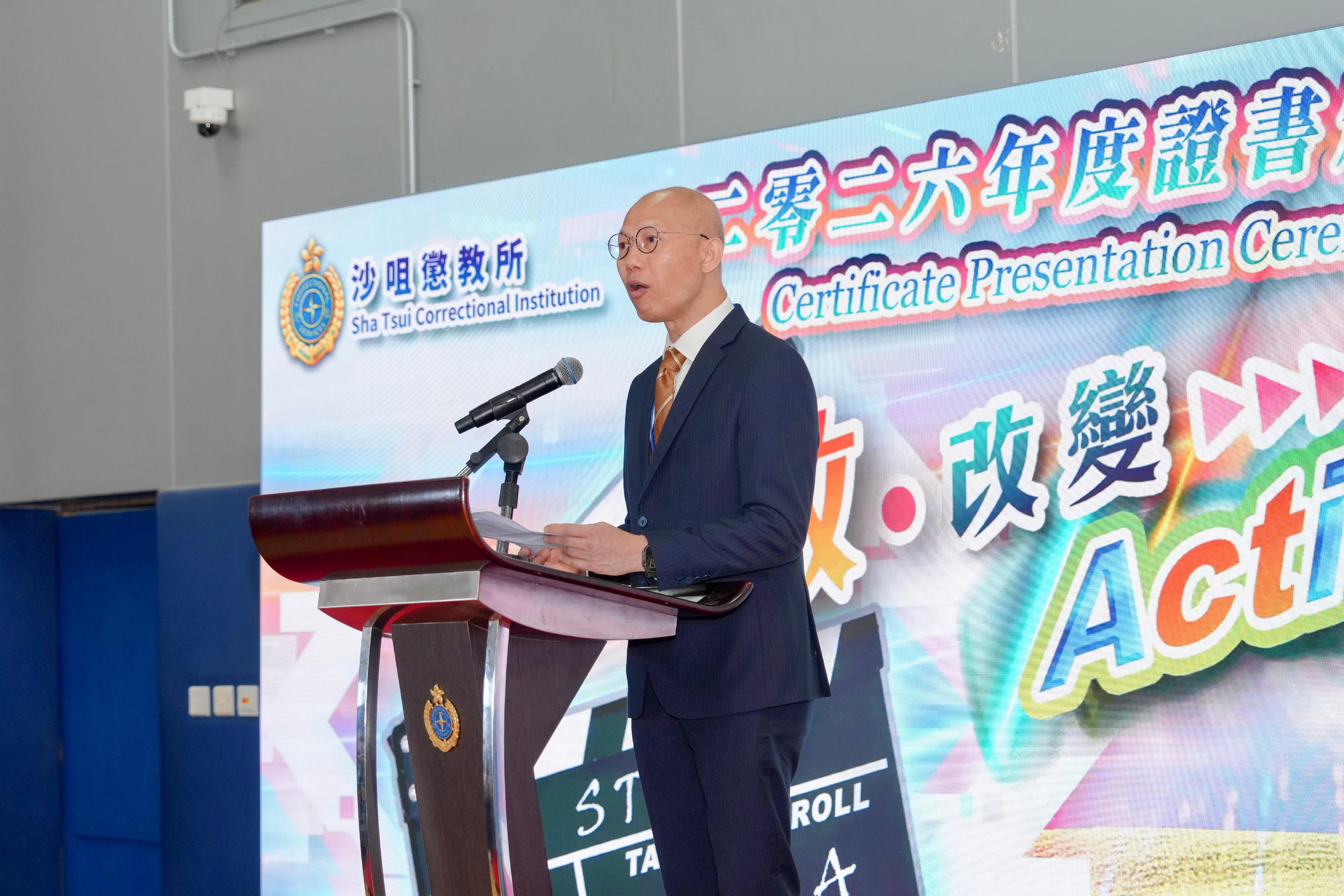 Young persons in custody at Sha Tsui Correctional Institution of the Correctional Services Department were presented with certificates at a ceremony today (October 28) in recognition of their efforts and achievements in studies and vocational examinations. Photo shows the Chairman of Tung Sin Tan, Mr Ha Tak-kin, speaking at the ceremony. 