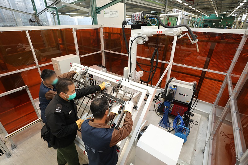 In collaboration with the Electrical and Mechanical Services Department, the CSD has developed the Automatic Robotic Welding and Inspection System in Tai Lam Correctional Institution for fabricating roadside steel railings for use by the Highways Department.