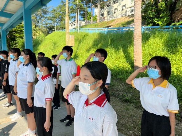 同學接受步操訓練