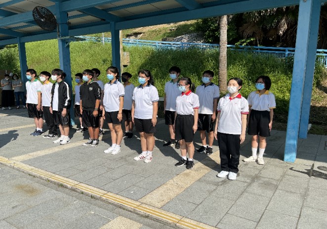 學生在畢業典禮中的接受檢閱